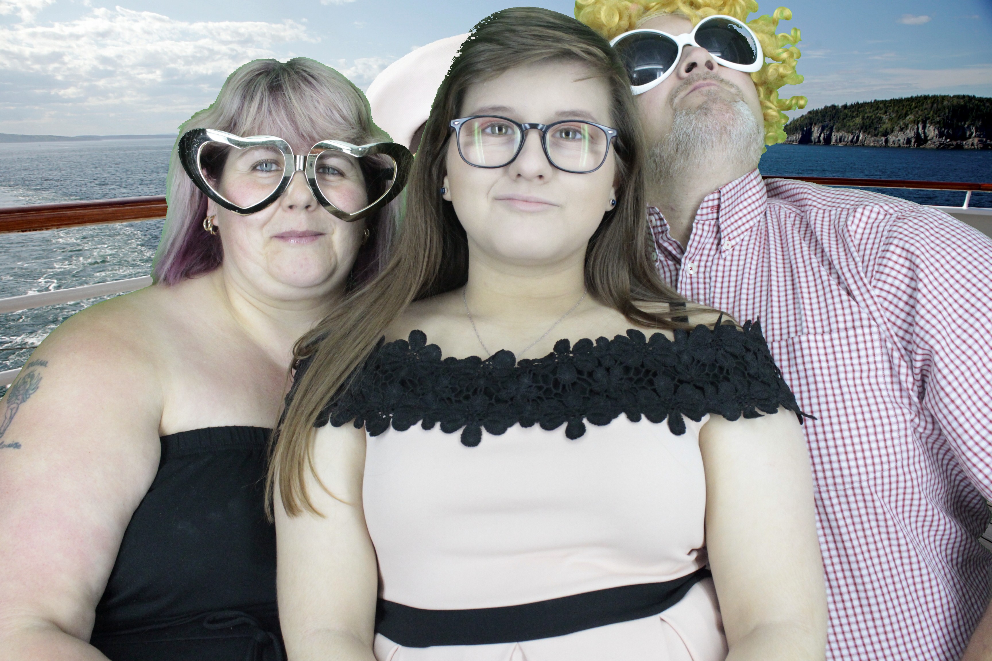Mr & Mrs Hillier | View more photos from the event at gallery.myphotoboothexperience.co.uk/u/MyPhotoBoothExperienceLtd/Mr-Mrs-Hillier